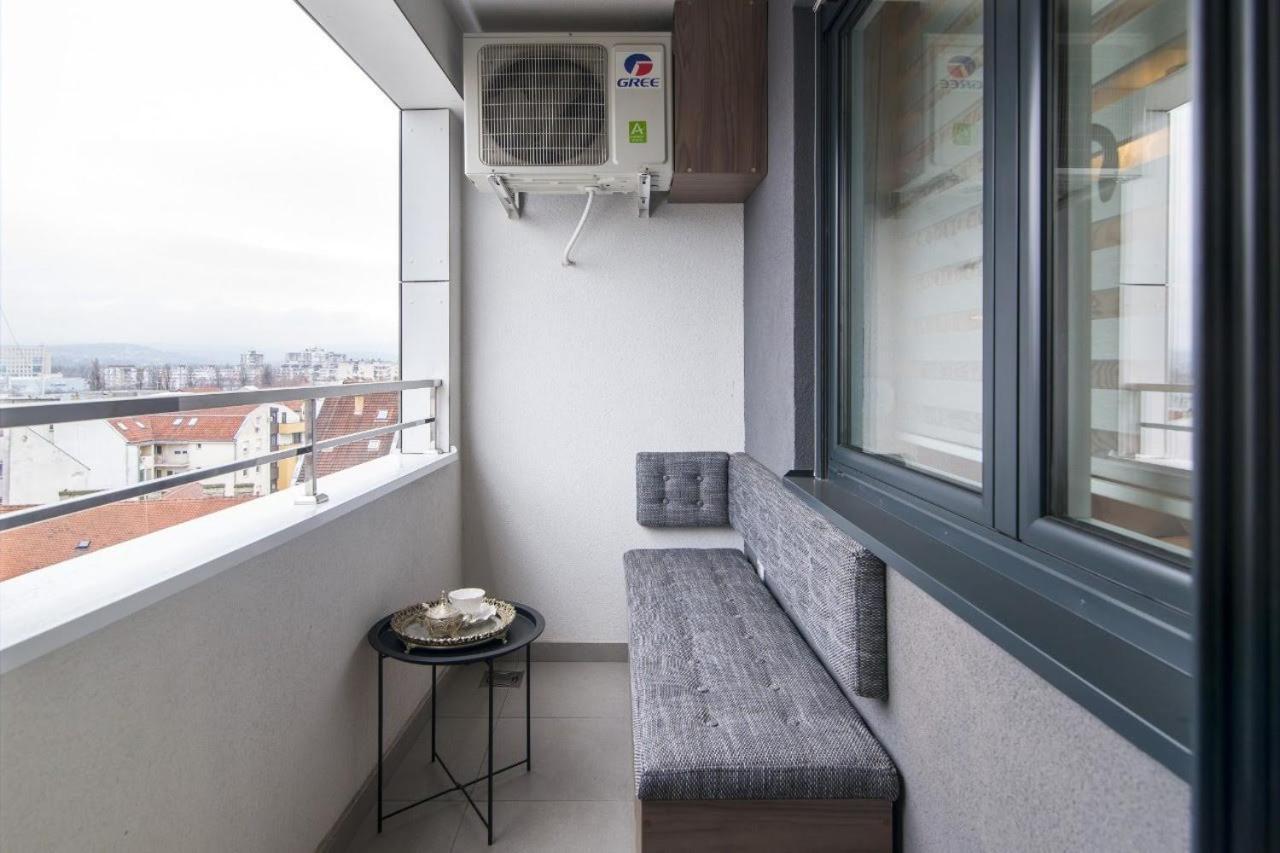 Eleganza & La Vista Apartment *