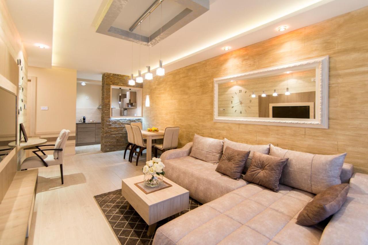 Eleganza & La Vista Apartment