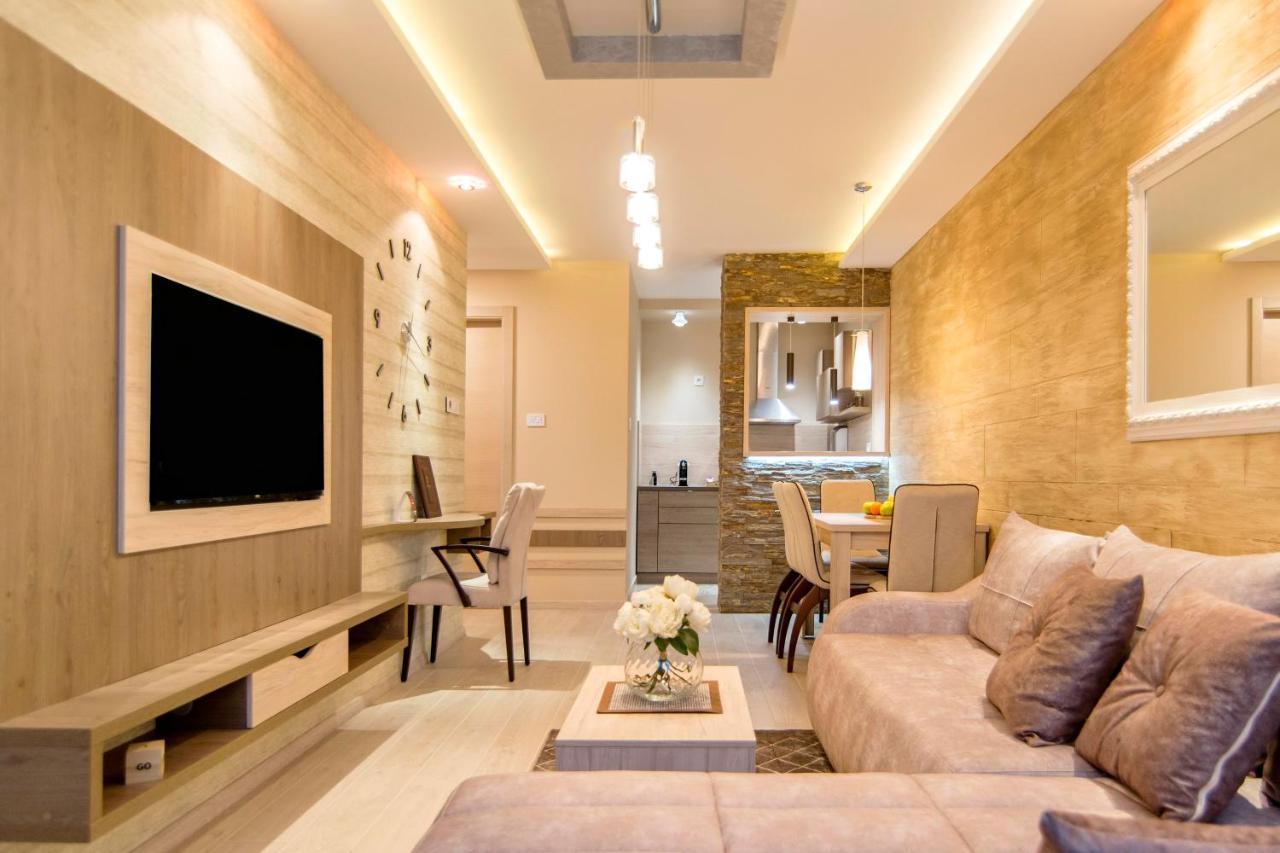Eleganza & La Vista Apartment